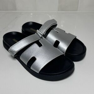 CUSHIONAIRE Lotto Sandal Womens 7.5 Silver Metallic Slip On Comfort Slides